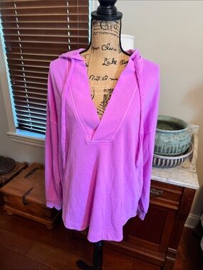 Old Navy Lilac Hooded V-Neck Pullover and shorts
